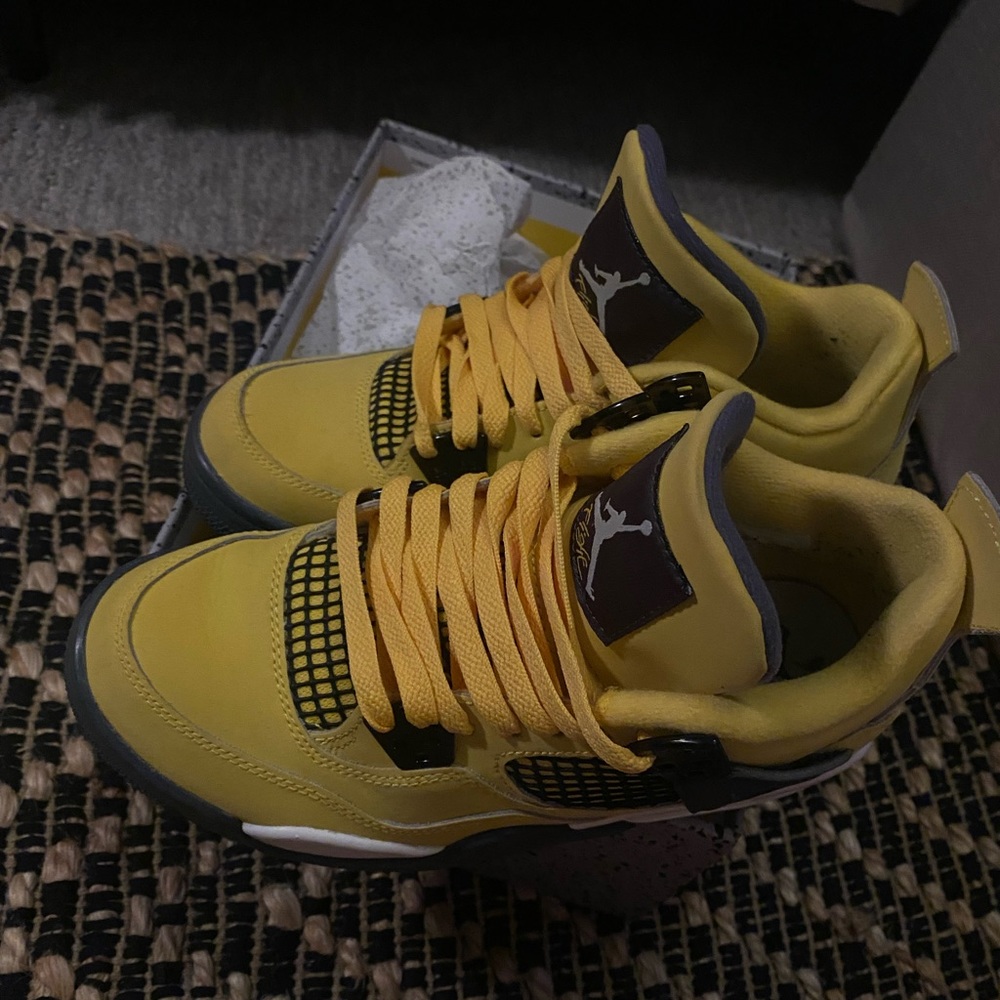 Lightning Retro 4s!